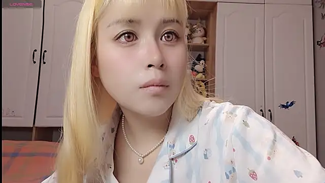 Snapshot of Lucky-xiuxiu chatting on 24, 2, 2025 Lucky-xiuxiu online show from 24, 2, 2025