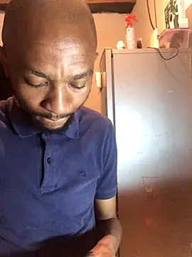 Snapshot of KMbesxxx chatting on 10, 9, 2025 KMbesxxx online show from 10, 9, 2025