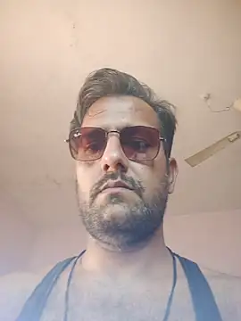 MAGNETICDADDY8 online show from 3, 11, 2025