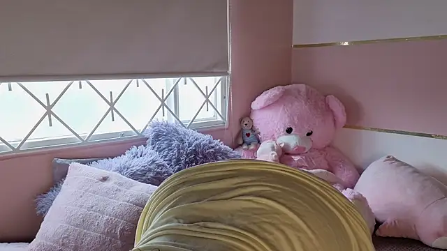 Charlotte  Miller online show from 28, 9, 2025