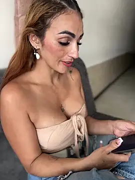 Snapshot of Samantha_bigboobs chatting on 1, 3, 2025 Samantha bigboobs online show from 1, 3, 2025