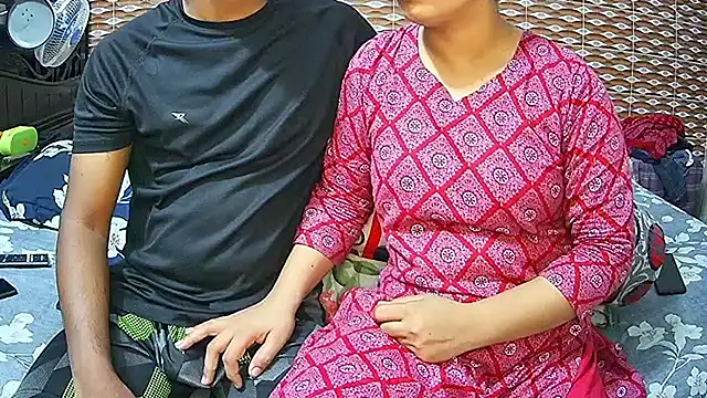 Hot Nila online show from 28, 4, 2026