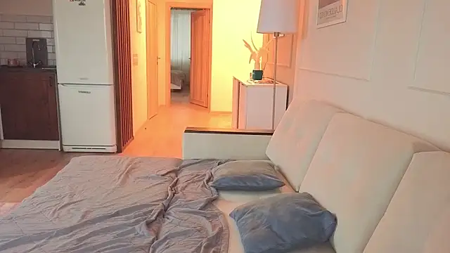 KristineEsme online show from 23, 11, 2025