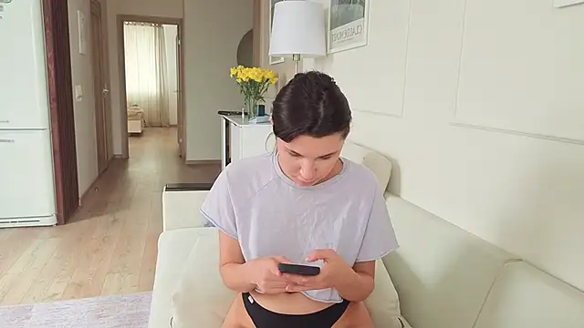 KristineEsme online show from 28, 4, 2026