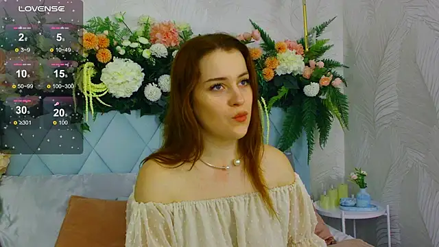 Snapshot of EllieGarson chatting on 5, 10, 2025 EllieGarson online show from 5, 10, 2025