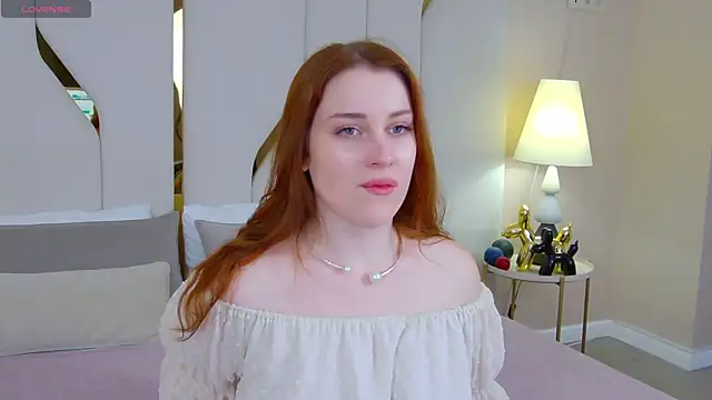 Snapshot of EllieGarson chatting on 18, 10, 2025 EllieGarson online show from 18, 10, 2025