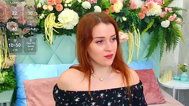 Snapshot of EllieGarson chatting on 13, 11, 2025 EllieGarson online show from 13, 11, 2025