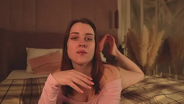 Snapshot of EllieGarson chatting on 4, 3, 2026 EllieGarson online show from 4, 3, 2026