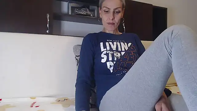 Snapshot of AshlineKatte chatting on 26, 9, 2025 AshlineKatte online show from 26, 9, 2025