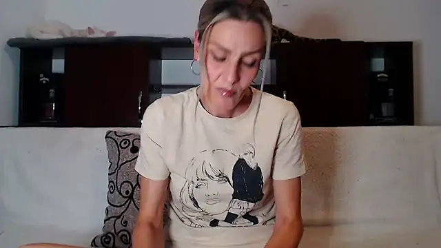 Snapshot of AshlineKatte chatting on 15, 11, 2025 AshlineKatte online show from 15, 11, 2025