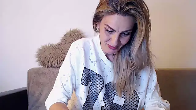 Snapshot of AshlineKatte chatting on 11, 5, 2026 AshlineKatte online show from 11, 5, 2026