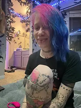 Snapshot of trashbrat chatting on 8, 5, 2026 trashbrat online show from 8, 5, 2026