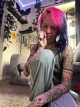 Snapshot of trashbrat chatting on 18, 5, 2026 trashbrat online show from 18, 5, 2026