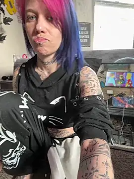 Snapshot of trashbrat chatting on 6, 6, 2026 trashbrat online show from 6, 6, 2026