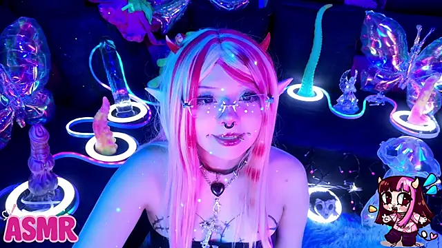 Snapshot of LaytonBox chatting on 3, 6, 2026 LaytonBox online show from 3, 6, 2026