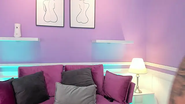 Emma Walkerr  online show from 3, 2, 2025