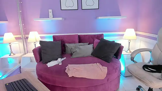 Emma Walkerr  online show from 6, 2, 2025