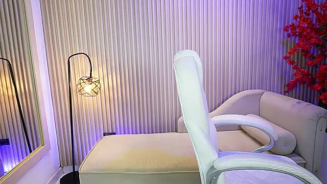 Emma Walkerr  online show from 11, 9, 2025