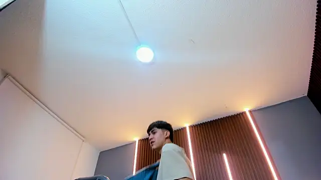 Tommy18   online show from 8, 10, 2025