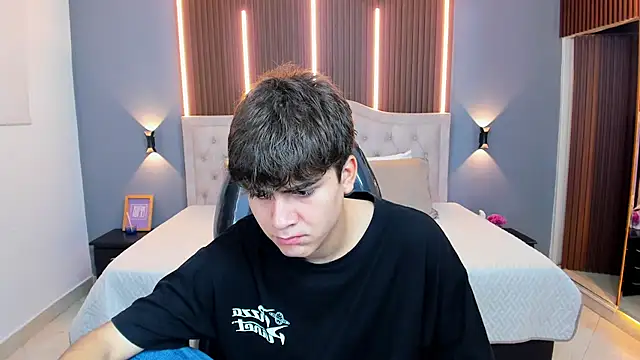 Tommy18   online show from 4, 12, 2025