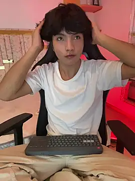 AllanYong18 online show from 8, 3, 2025