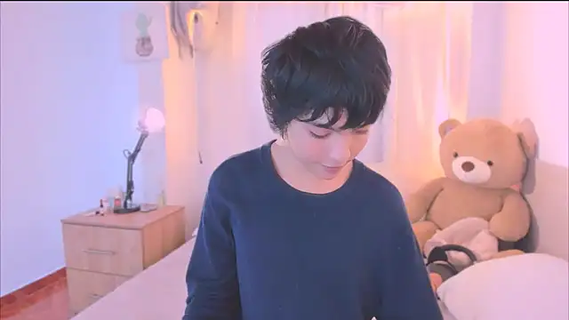 AllanYong18 online show from 4, 10, 2025