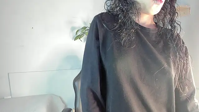 vaiolethsan   online show from 18, 4, 2026