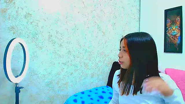 Rousse violett online show from 10, 3, 2025