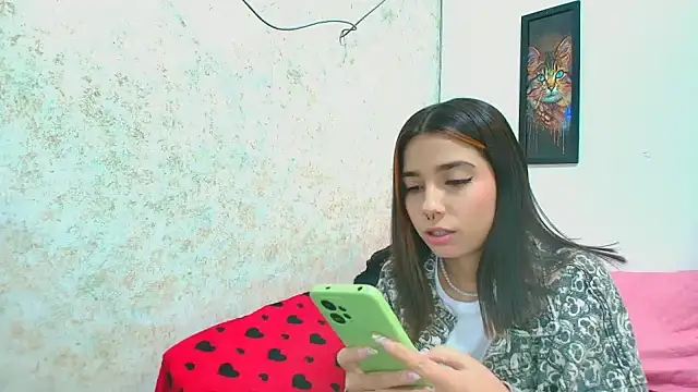 Rousse violett online show from 15, 3, 2025