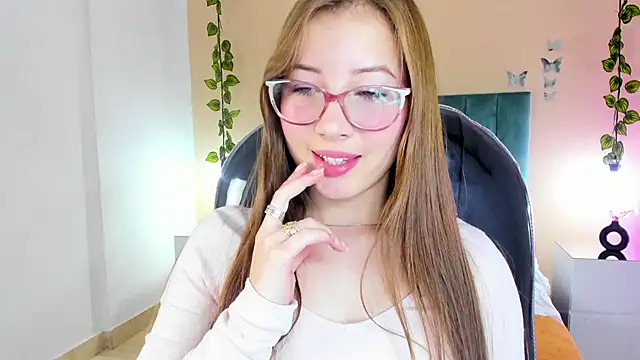 Dahlia Rousse online show from 30, 11, 2025