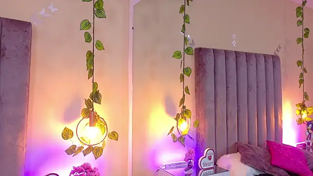 Dahlia Rousse online show from 13, 1, 2026