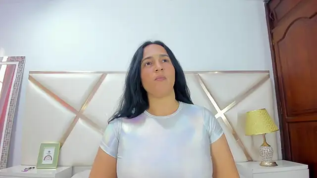 LucineArias online show from 20, 2, 2025