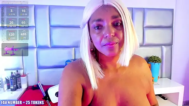 Snapshot of LovelyNickii chatting on 23, 11, 2025 LovelyNickii online show from 23, 11, 2025