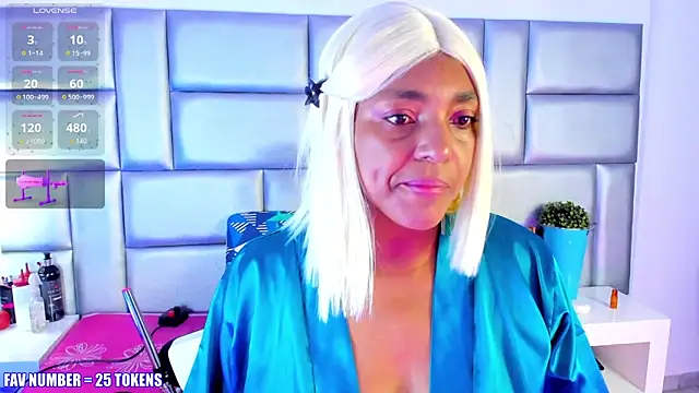 Snapshot of LovelyNickii chatting on 28, 11, 2025 LovelyNickii online show from 28, 11, 2025