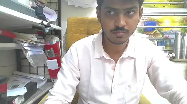 cute modell online show from 3, 3, 2025