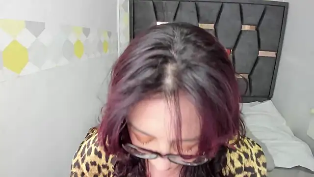 Victoria Adamns online show from 27, 9, 2025