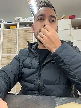 Snapshot of leonardohot1987 chatting on 24, 11, 2025 leonardohot1987 online show from 24, 11, 2025