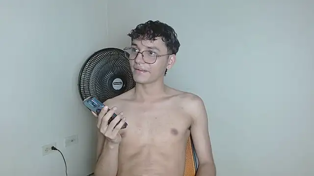 Snapshot of andrew_willyams chatting on 15, 11, 2025 andrew willyams online show from 15, 11, 2025