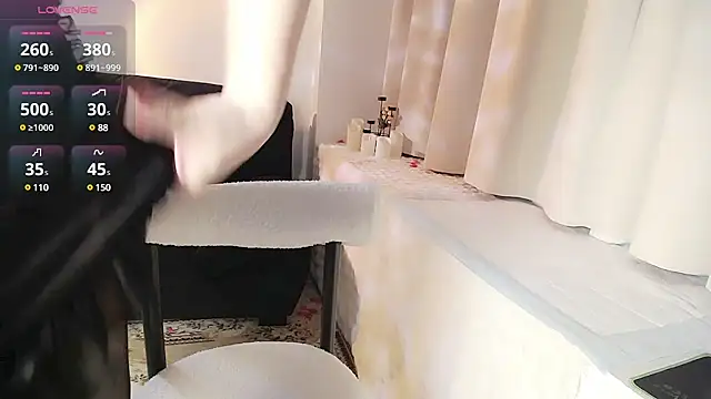 Hey-Cute online show from 15, 2, 2025