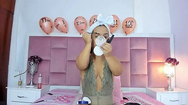 Snapshot of AnieRey chatting on 28, 1, 2025 AnieRey online show from 28, 1, 2025