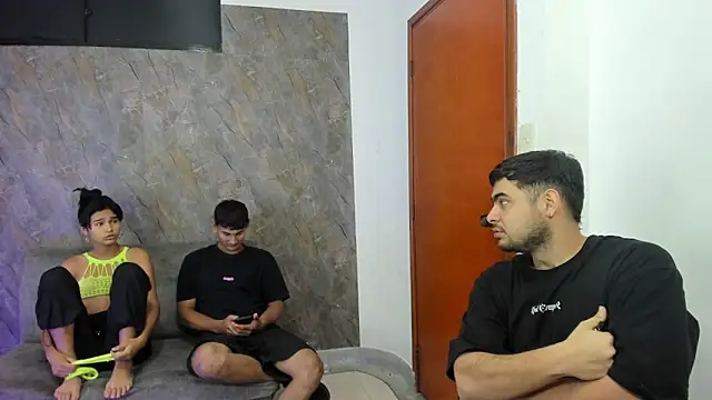 Snapshot of blueroom_party chatting on 8, 3, 2025 blueroom party online show from 8, 3, 2025