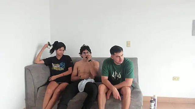 Snapshot of blueroom_party chatting on 17, 3, 2025 blueroom party online show from 17, 3, 2025