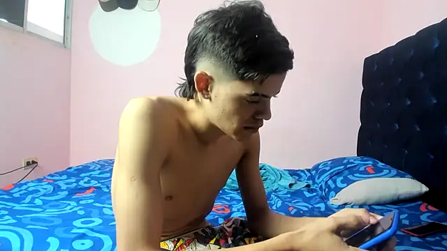 Latinos 2001 online show from 12, 3, 2026