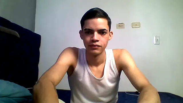 Latinos 2001 online show from 4, 7, 2026