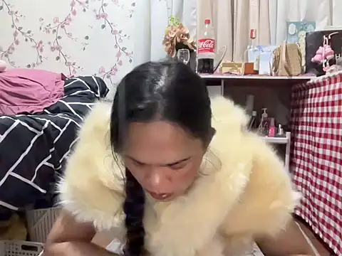 SophiaCourthaway online show from 8, 10, 2025