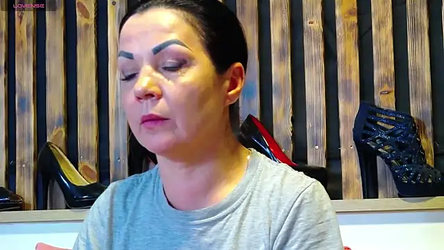 Tory Lovi online show from 4, 5, 2026