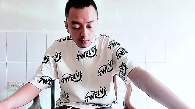 Snapshot of swg176 chatting on 16, 9, 2025 swg176 online show from 16, 9, 2025