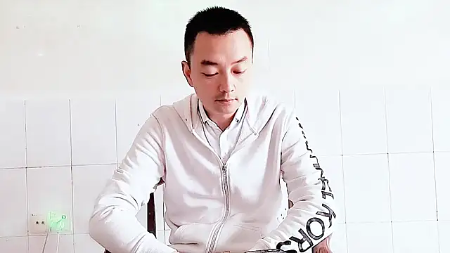 Snapshot of swg176 chatting on 26, 9, 2025 swg176 online show from 26, 9, 2025