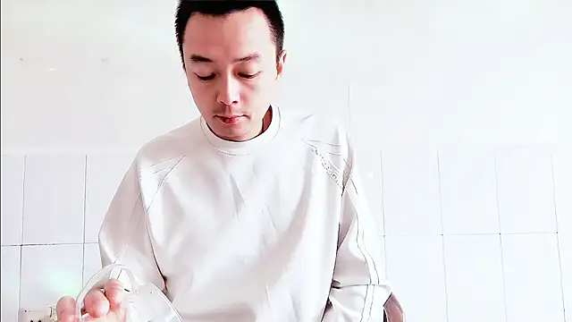 Snapshot of swg176 chatting on 11, 10, 2025 swg176 online show from 11, 10, 2025