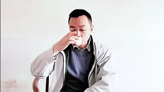 Snapshot of swg176 chatting on 29, 10, 2025 swg176 online show from 29, 10, 2025